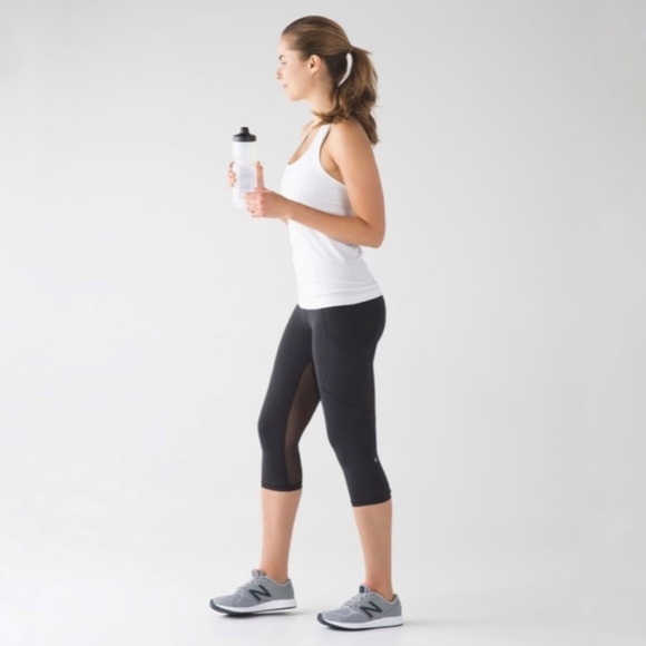 Lululemon‎ Outrun 17" Crop Black - Picture 2 of 10